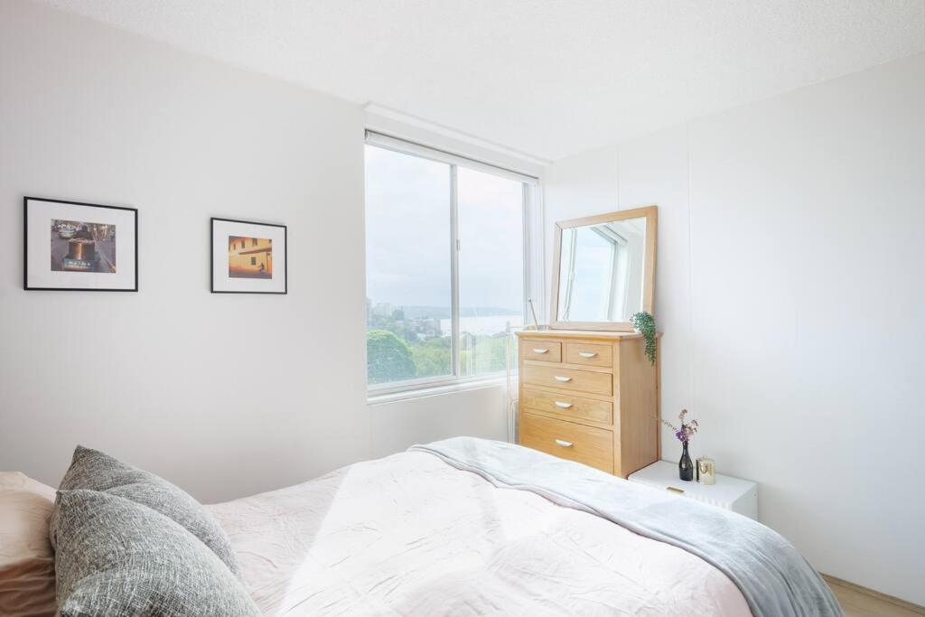 2 Bedroom Water Views Edgecliff Harbour Apartment Sydney